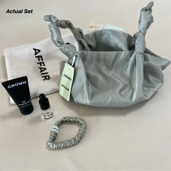 NWT: CROWN AFFAIR KNOT BAG WITH MINIS GIFT SET (O/S)